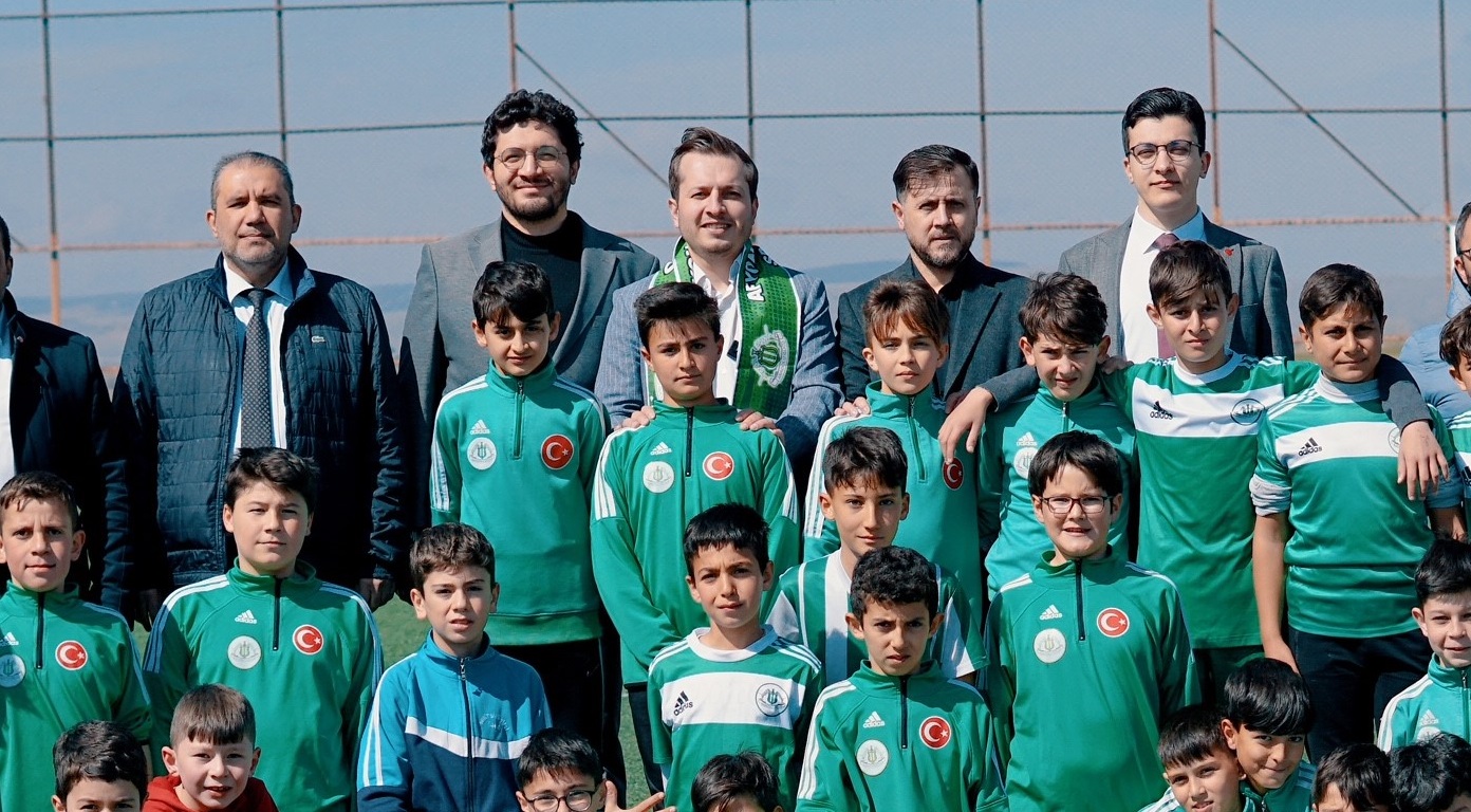 BAŞKAN KARATAŞ’TAN GENÇLERE MESAJ